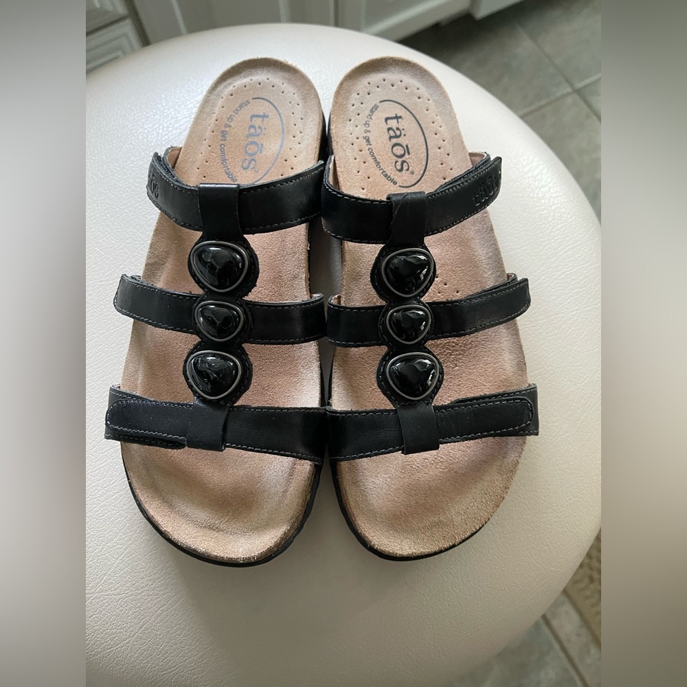 Taos Footwear Black Three-Strap Sandals